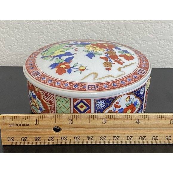 Chinese Porcelain Round Trinket or jewelry box with bird and flowers Lidded - Picture 8 of 9
